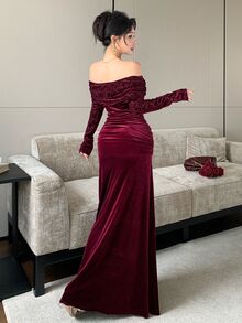 Modelyn Vintage Burgundy Off-Shoulder Cold Shoulder Velvet Dress, Fitted Ruched Bodycon Mermaid Evening Long Gown - Burgundy - View 2