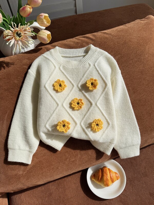 Girls' Sweet, Casual And Cute Cream White Knitted Long Sleeve Sweater With 3D Floral Applique, Soft And Comfortable Touch. Suitable For Daily Wear, Outings, Travel, Vacation, Kindergarten And Children's Play. Perfect For Autumn/Winter, Christmas, Back To School And Party Occasions, Also Great For Girls To Wear.