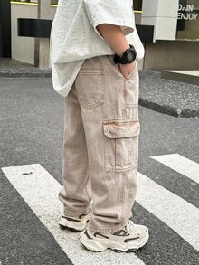 SHEIN 兒童小男孩休閒日常穿著工裝牛仔長褲，附口袋與鈕扣 - 卡其色 - 查看 5