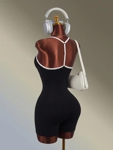Amplova Jumpsuit Olahraga Terusan Wanita Motif Blok Warna Hitam Putih dengan Tali Bahu Tipis - Hitam dan Putih - View 6