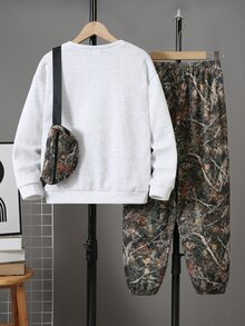 SHEIN 3件組兒童青少年男孩休閒日常百搭舒適迷彩印花圓領套頭寬鬆衛衣、鬆緊束口寬鬆運動長褲、針織加厚保暖內裡衛衣套裝 - 淺灰色 - 查看 3
