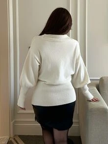 Vibekara Sweater Pullover Longgar dengan Kerah Silang dan Potongan Santai, Desain Niche Musim Gugur/Dingin - Putih - View 2