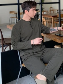 DAZY 春秋長袖T恤與彈性腰長褲2件套，灰色針織面料，韓系男士風格 - 深灰色 - 查看 4