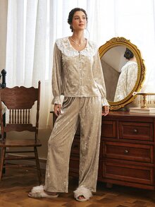 Côtesoire French Elegant Romantic Contrast Color Lace Patchwork Peter Pan Collar Ruffle Cuffs Button Front Diamond Velvet Silk Velvet Women's Pajama Set - Champagne - View 4