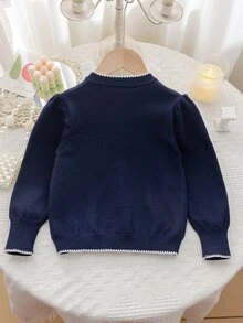 SHEIN 4-8歲女童海軍藍圓領針織開襟衫，白色愛心刺繡、對比色鋸齒飾邊、泡泡長袖單排扣針織外套，學院風春夏秋冬百搭針織外套 - 藏蓝色 - 查看 2