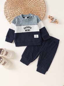 SHEIN 2件組新生兒春秋灰色白色黑色拼色簡約韓風直條紋三段拼接圓領長袖肩扣上衣搭配同紋理收口褲套裝，寬鬆休閒版型，適合日常外出、戶外散步、滿月派對、周歲拍照、休閒旅行 - 藍色 - 查看 3