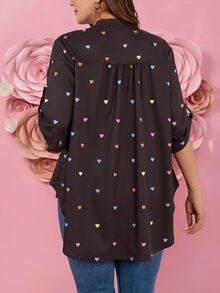 SHEIN LUNE 大尺碼女款愛心印花缺口V領捲袖休閒襯衫 - 棕色 - 查看 2
