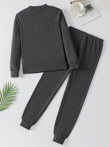 青少年男孩秋/冬新款睡衣 2 件套，胸前小刺繡，高彈力抓絨圓領上衣與長褲，修身居家服 - 深灰色 - 查看 2