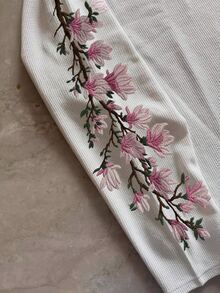 INAWLY Autumn Fresh Casual White Floral Print Raglan Long Sleeve T-Shirt, Round Neck Cropped Loose Fit Base Layer Top, Versatile For Daily Commute And Travel, Skin-Friendly Comfortable Fabric - White - View 4