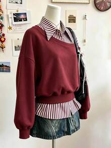 Lalippa 女款條紋領不對稱肩設計酒紅色運動衫 - 彩色 - 查看 3