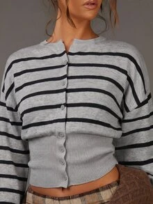 Athîral 女款復古街頭風條紋拼接配色鈕扣針織開襟衫 - 灰色 - 查看 3