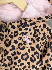 SHEIN 女童棕色豹紋連帽冬季外套，中長版保暖內裡夾克，粉色兔耳刺繡馬尾抽褶加厚外套 - 棕色 - 查看 5