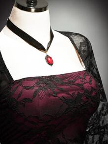 SHEIN ICON 大尺碼女款蕾絲拼接百褶時尚上衣 - 紅色和黑色 - 查看 9