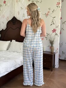 CottageSlumber طقم بيجامة نسائي مقاس كبير من قطعتين بتصميم حلو ورومانسي، طباعة زهور وكاروهات مع حواف مكشكشة، كاميسول وبنطلون طويل - ازرق وابيض - مشاهدة 2