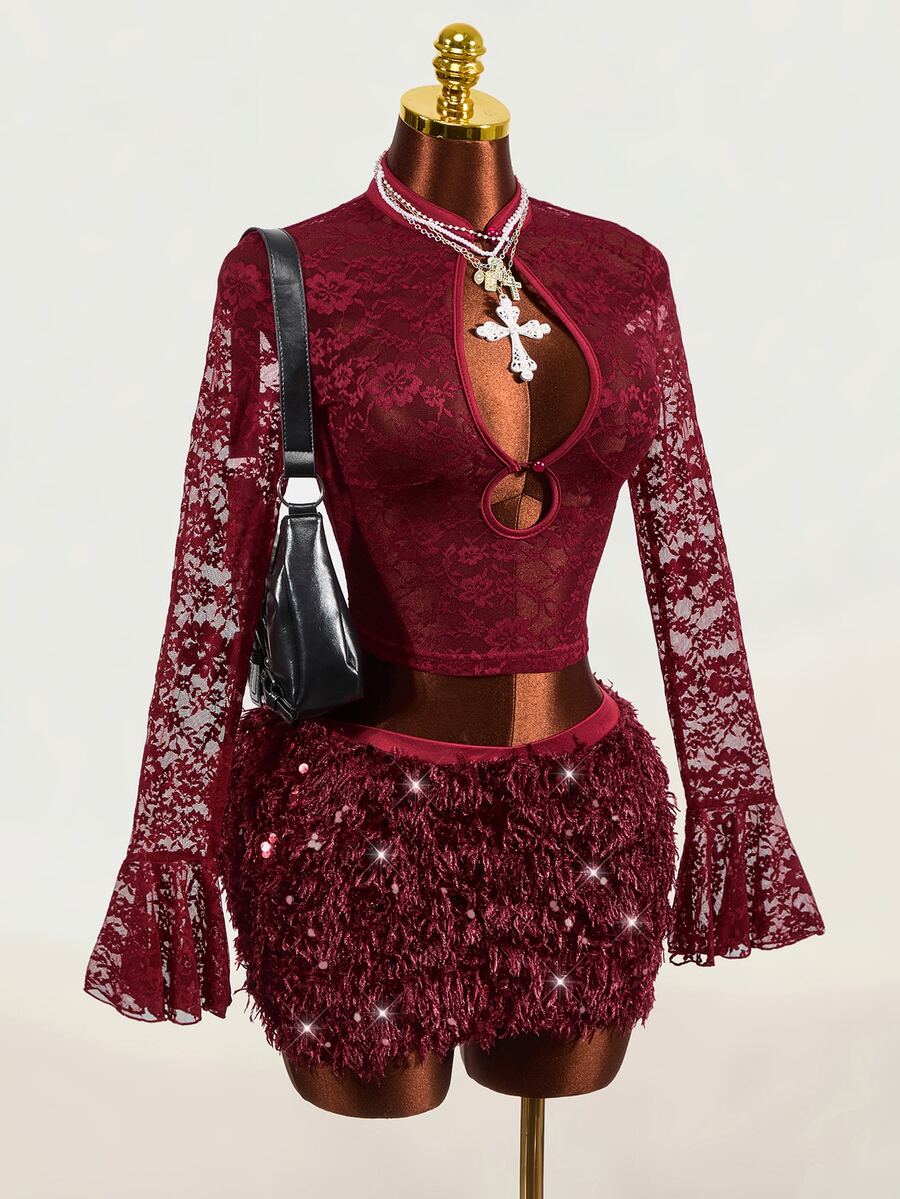 Mistrie Setelan 2 Potong Renda Merah Chic Wanita Musim Gugur-Dingin Terbaru. Lengan terompet renda dirangkai, dengan desain berongga di bagian dada untuk tampilan yang menawan. - Burgundy - View 1