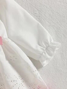 SHEIN Playful Pals 1件新生女嬰白色圓領鈕扣收腰長袖洋裝，深藍色花卉刺繡，荷葉邊裙襬，蝴蝶結裝飾，可愛休閒甜美韓風優雅洋裝，適合春秋日常穿著、外出、旅行、度假、派對等場合 - 粉色 - 查看 8
