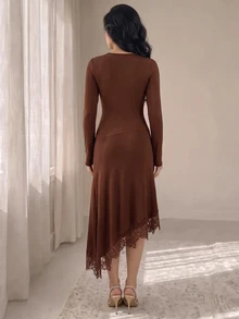 Modelyn Gaun Midi Wanita Elegan dengan Potongan Pas Badan dan Hiasan Renda - Coklat - View 2