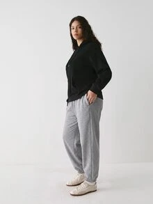 YARNWELL Plus Size Women's Solid Color Drawstring Waist Pocket Cuffed Casual Sweatpants - Grey - View 2