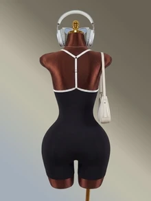 Amplova Jumpsuit Olahraga Terusan Wanita Motif Blok Warna Hitam Putih dengan Tali Bahu Tipis - Hitam dan Putih - View 2