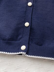 SHEIN 4-8歲女童海軍藍圓領針織開襟衫，白色愛心刺繡、對比色鋸齒飾邊、泡泡長袖單排扣針織外套，學院風春夏秋冬百搭針織外套 - 藏蓝色 - 查看 4