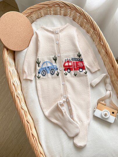SHEIN Jumpsuit Rajut Motif Mobil Aprikot & Truk Pemadam Kebakaran untuk Bayi Baru Lahir, Jumpsuit Kasual Lucu dengan Penutup Kaki, Kain Lembut, Nyaman, Hangat, dan Ramah Kulit, Pakaian Penting Musim Gugur/Dingin untuk Aktivitas Sehari-hari, Menggemaskan & Ceria, Gaya Klasik Berkualitas Tinggi, Lembut, Tahan Lama, dan Halus, Serbaguna untuk Berbagai Kesempatan, Wajib Dimiliki