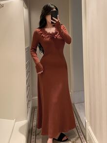 DAZY فستان نسائي بلون موحد كاجوال بسيط للاسترخاء في المنزل في فصل الخريف - الأحمر - مشاهدة 4