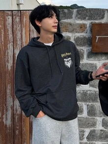 DAZY 秋冬款毛絨深灰色聯名圖案字母印花男士抽繩連帽衛衣 - 深灰色 - 查看 4