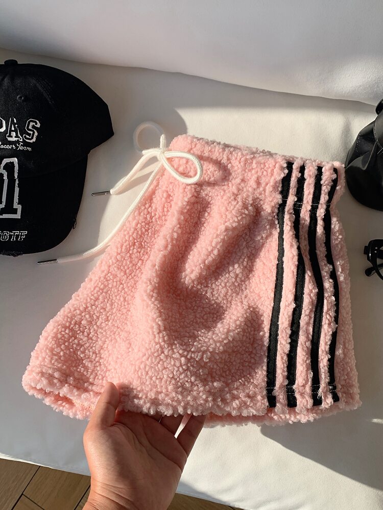 Comfortcana Quần short nữ mùa đông lông xù thoải mái họa tiết sọc, cạp chun rút eo - Hồng - Xem 8