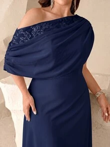 Coutiva 大尺碼女款純色不對稱肩優雅新娘母親禮服 - 藏蓝色 - 查看 6