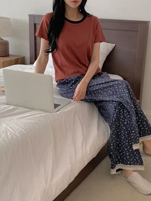 DAZY 2件組花卉圖案拼接撞色女款睡衣套裝 - 淺豆沙色 - 查看 4