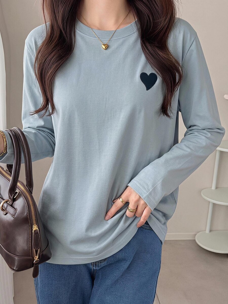 DAZY Women's Round Neck Embroidered Contrast Color Heart Minimalist Pattern T-Shirt - Blue - View 1