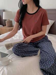 DAZY 2件組花卉圖案拼接撞色女款睡衣套裝 - 淺豆沙色 - 查看 1