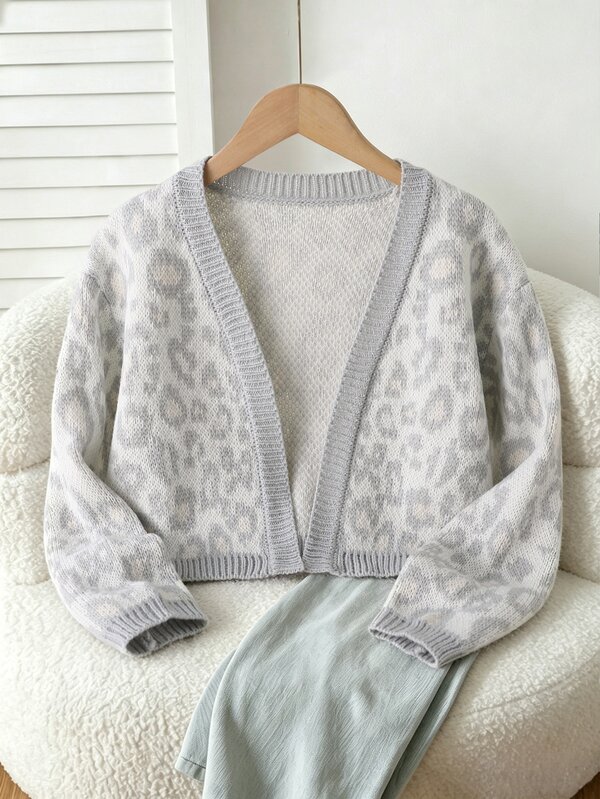 SHEIN 1pc Tween Girl V-Neck Cardigan Sweater, Fashion Light Gray With White Leopard Print Texture, Short Length, No Buttons, Dropped Shoulder, Long Sleeve, Casual Sweet Cool Style, Regular Thickness, Neat Hem, Suitable For Layering, Comfortable, Fitted, Durable, Suitable For Daily Wear, School, Outings And Other Occasions, Autumn/Winter Outfit