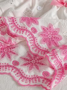 SHEIN Playful Pals 1件新生女嬰白色圓領鈕扣收腰長袖洋裝，深藍色花卉刺繡，荷葉邊裙襬，蝴蝶結裝飾，可愛休閒甜美韓風優雅洋裝，適合春秋日常穿著、外出、旅行、度假、派對等場合 - 粉色 - 查看 9