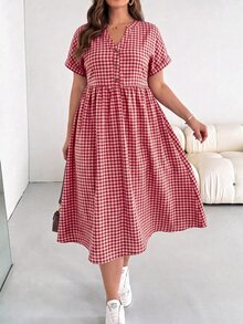 SHEIN Essnce 大尺碼女款春夏時尚休閒寬鬆舒適日常百搭顯瘦粉色格紋V領短袖中長洋裝，附口袋，度假洋裝，夏季粉色洋裝，大尺碼可愛服飾，極簡風格，亮色洋裝 - 紅白色 - 查看 4