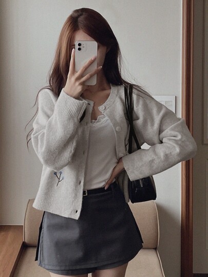 DAZY Cardigan de punto holgado de manga larga y cuello redondo casual para vacaciones de otoño/invierno con patrón bordado para mujer