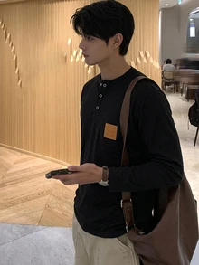 DAZY 春秋款長袖圓領半開襟按扣手機口袋長袖T恤 - 黑色 - 查看 6
