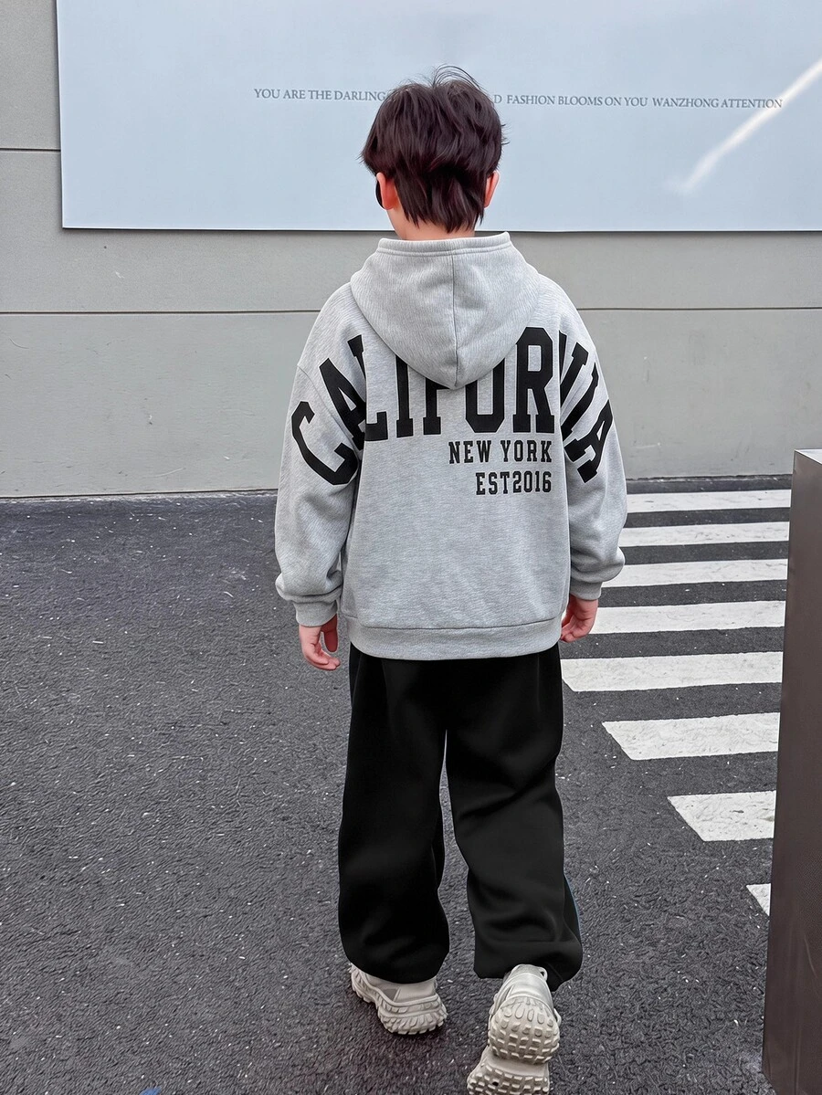 SHEIN 2件組兒童青少年男孩休閒韓系寬鬆灰色連帽衛衣與黑色運動長褲套裝，基礎上衣，適合秋冬，秋季穿搭，冬季穿搭，學校，家庭聚會，運動 - 彩色 - 查看 1
