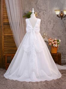 Ethereal Tween Girl Long Tail Dress With Exquisite Floral Applique, Sequins And Lace Bodice, Delicate Craftsmanship, Sleeveless Design, Waist-Flattering Snug Fit Fit, Back Tie Closure With 3D Bow, Extended Tulle Train, Pure White, Versatile For Weddings, Flower Girl, Piano Recital, Hosting, Runway, Birthday Party, Evening Gala, Elegant And Graceful - White - View 7