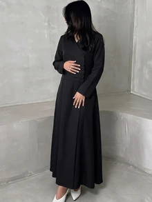 Yasmyna 黑色長袖V領極簡百褶鈕扣側開衩低調優雅日常通勤約會女款長袍 - 黑色 - 查看 1