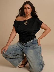 SHEIN BAE CURVE 大尺碼女款純色不對稱肩蝙蝠袖抓褶修身T恤 - 黑色 - 查看 6
