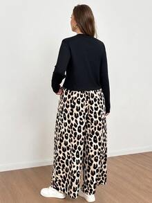 Shapeblank Set 2 Potong Kaos Lengan Panjang dengan Simpul Depan Ukuran Besar dan Celana Longgar Motif Leopard dengan Kantong - Hitam - View 5