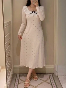 DAZY 波點滿版印花荷葉領女款睡裙 - 米色 - 查看 3