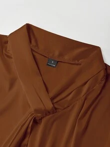 SHEIN 純色優雅通勤夏季短袖襯衫，緞面布料，白色襯衫，寬鬆版型，適合通勤、商務、派對、約會場合，春夏風格襯衫 - 棕色 - 查看 4