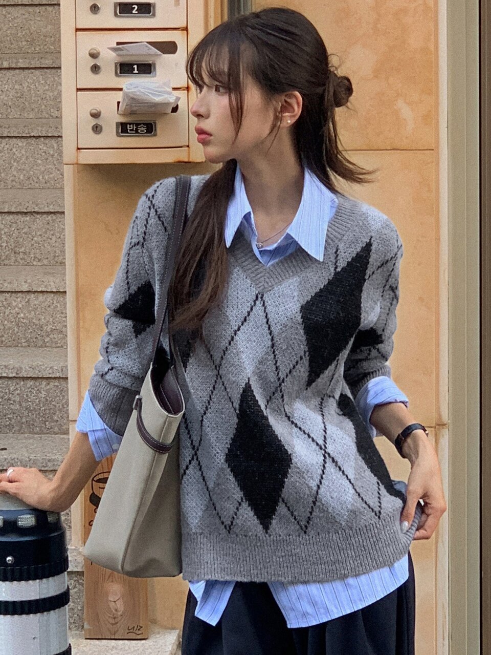 Women's Colorblock Argyle Loose Long Sleeve V-Neck Casual Streetwear Knit Sweater, Spring/Autumn