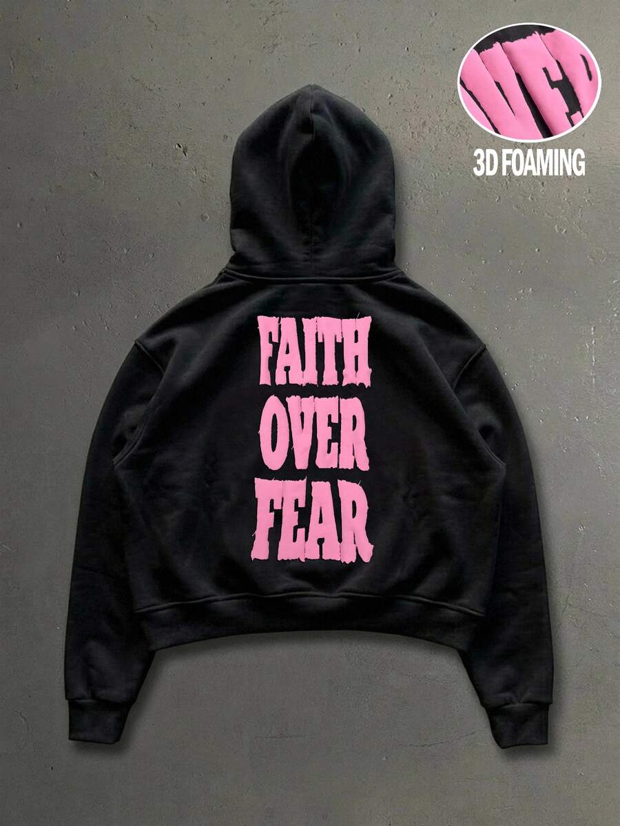 Manfinity ZONE917 美式復古深色 FAITH OVER FEAR 毛巾刺繡 Logo 短版黑色連帽衛衣 - 黑色 - 查看 1