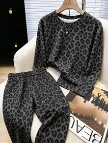Resyla Leopard Print Digital Print Fashion Minimalist Women's 2 Pieces Set, Gift For Friends - Multicolor - View 3