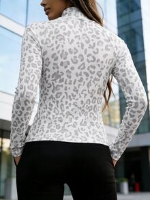 SHEIN Clasi Kaos Kasual Wanita Elegan Lengan Panjang Motif Leopard dengan Resleting Setengah Terbuka dan Potongan Slim Fit Bergaris - MultiWarna - View 2