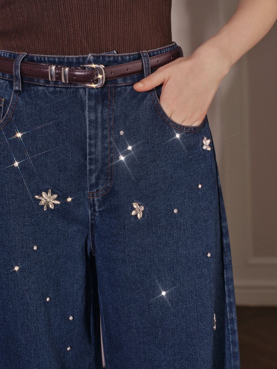 Women's Spring/Autumn Design Rhinestone Studded Curved Leg Denim Jeans