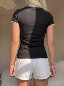 CovetEZ 休閒極簡性感露肩 95% 黑色棉短袖 T-shirt，適合春夏穿搭 - 黑色 - 查看 2